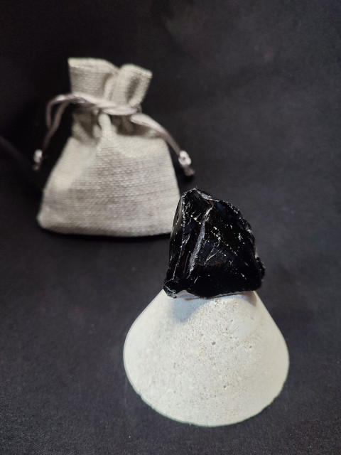 Kámen uzemnění,sebevědomí,obsidián talisman esoterika černý víra sebedůvěra logické myšlení kámen sebevědomí 