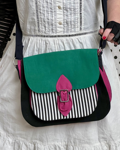 Kabelkářka - No.4 proužky pruhovaná pruhy proužkovaná brašna parádnice přes rameno nepřehlédnutelná crossbody spontánní reakce 