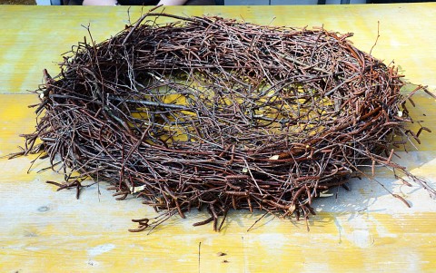 čapí hnízdo  II. domov dekorace originální přírodní jaro hnědé zahrada ptačí hnízdo ruční práce venkovní březové terasa proutěné čapí obrovské velký věnec z proutí exteriérová 