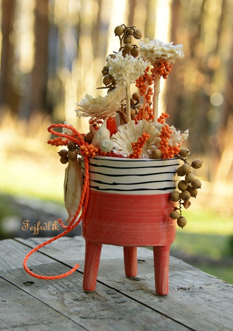 orange.. dřevěné dekorace originální dárek oranžová květiny béžová keramická do bytu trojnožka sušinová oranžovobílá exotiak 