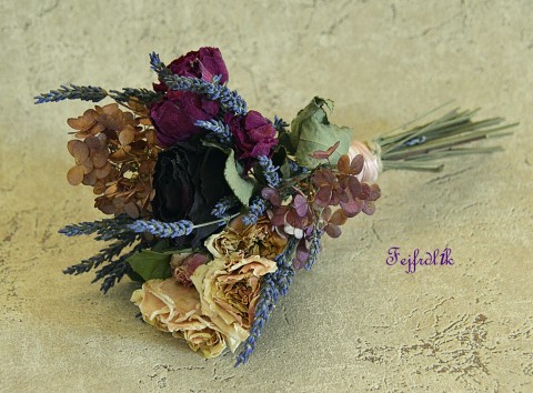 Sušená kytička -mix 4 dárek levandule růže sušená malá hortenzie vázaná kytička 