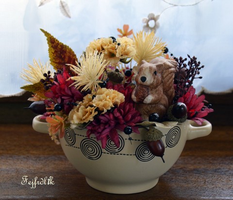 s veverkou.. domov dekorace originální hrnek podzimní veverka aranžmá do bytu béžovohnědá s veverkou s ušima 