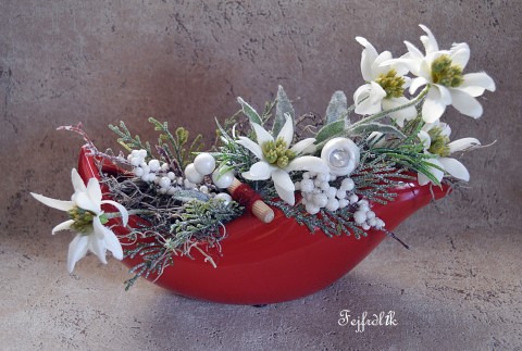 horská květina .. domov červená dekorace vánoce zimní luxusní květinová aranžmá do bytu horská alpská 
