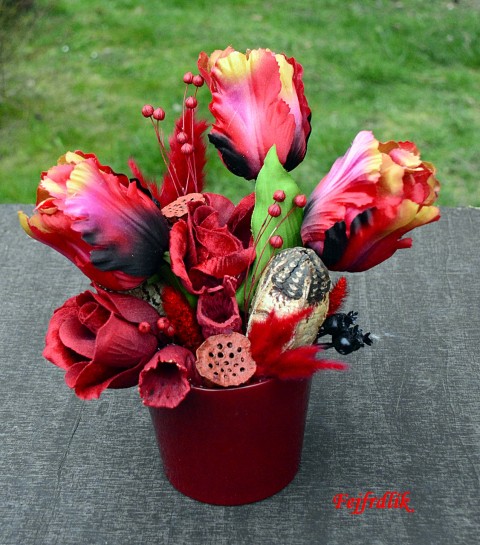 čertovo tulipány :).. červená dekorace červené jaro květináč tulipány čertovská celoroční dekorace 