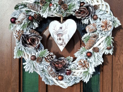 adventní svícen v eukalyptovém háji