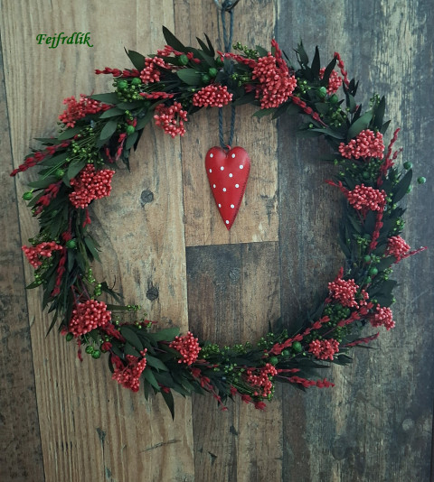 vášeň v srdci.. červená dekorace zelená levandule červený tmavě zelená stabilizovaná valentýnský věneček věnec se srdíčkem do bytu sušené 