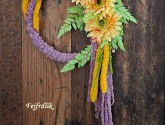 červené srdce s exotickou orchidejí