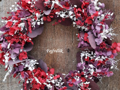 červené srdce s exotickou orchidejí