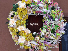 červené srdce s exotickou orchidejí