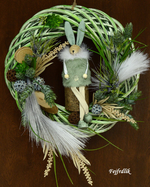 tady bydlí ,,paní Zajdová,,;-).. dekorace originální zelený jarní věneček tyrkysová zajda na dveře šedozelený do bytu domov jarní věnec se zajícem 