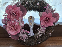 červené srdce s exotickou orchidejí