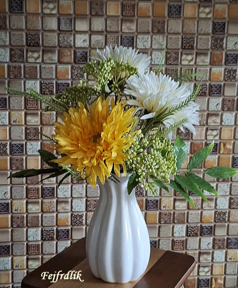 tři gerbery s kalinou.. domov dekorace dárek bílá narozeniny kytice žluté pro ženu gerbery žlutobílá kytička ve váze 