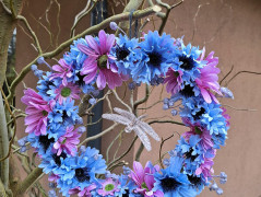 červené srdce s exotickou orchidejí