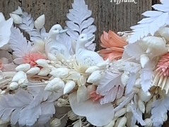 červené srdce s exotickou orchidejí