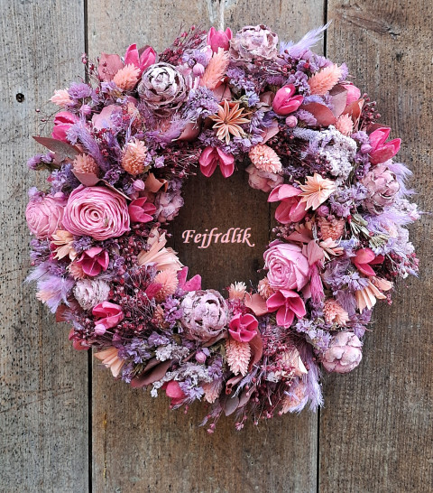 romantický věneček ,,červánky,, domov dekorace fialová přírodní věnec chata exotický na dveře sušinový věneček růžová romantický věnec 
