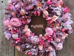 červené srdce s exotickou orchidejí