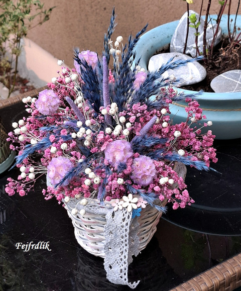 košíček se scabiozou.. dekorace originální dárek modrá růžová interiér přírodní léto fialový veselý chata romantický celoroční sušinový scabioza domov košíček bílábílorůžová 