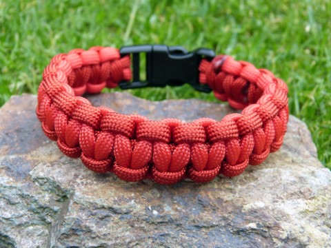 Náramek PARACORD červený náramek pletený paracord turistika survival outdoor tramping padávkovka 