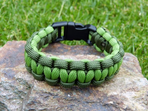 Náramek PARACORD zeleno-zelený náramek pletený paracord turistika survival outdoor tramping padávkovka 