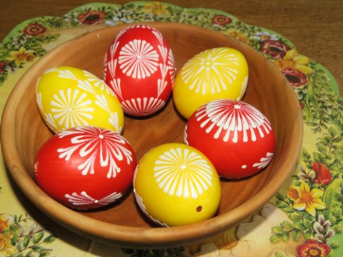 Velikonoční kraslice - žl-červené velikonoce voskované vajíčka kraslice vajíčko skořápka svátky velikonoční kraslice výdutek vyfouklé vajíčko 