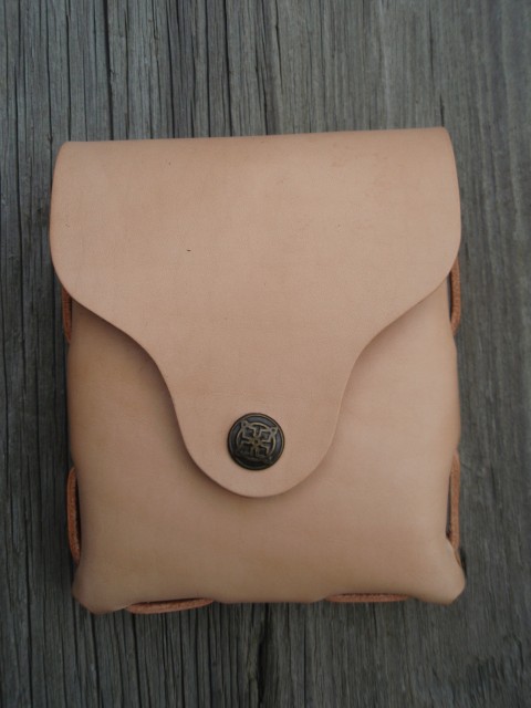 Kožená napsa na pásek přírodní dárek pásek opasek kožený kůže kapsička kožený výrobek 