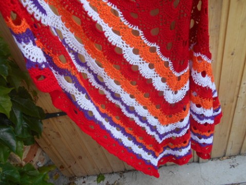 Šátek háčkovaný velký obr přehoz pletený háčkovaný barevný šátek pestrobarevný pléd teplý melírovaný teploučký na záda 