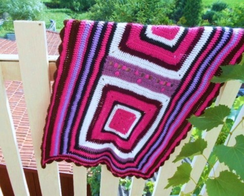 Háčkovaná deka barevná dárek deka přehoz háčkovaný pléd na chatu kaczenka22 chalupu na křeslo 