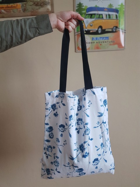Taška s květinovým vzorem taška květiny vzor nákupní přesrameno modrotisk 