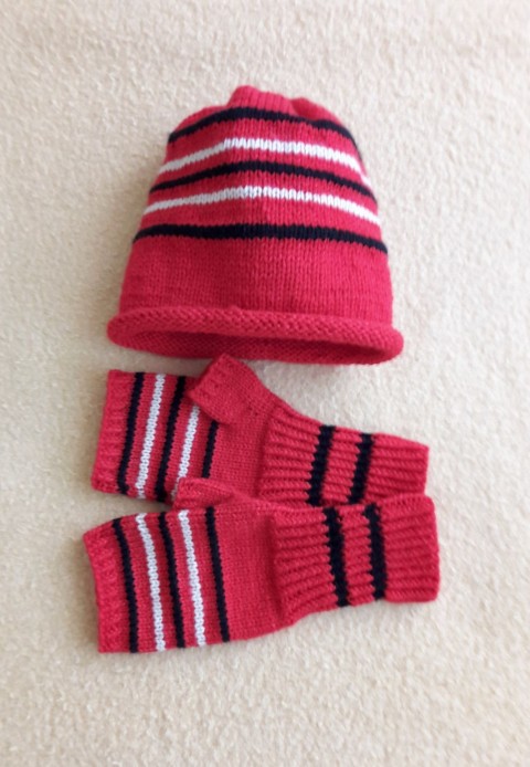 Pletený set červený proužkovaný čepice rukavice bezprsťáky pokrývka hlavy na zimu 