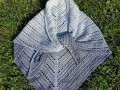 Háčkovaný šátek - odstíny šedivé