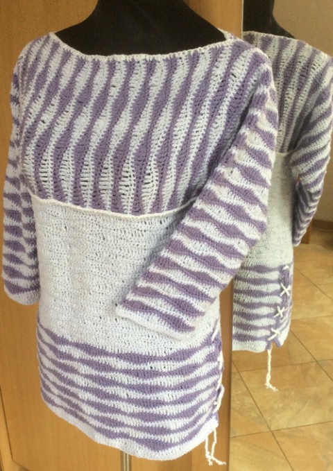 Háčkovaný fialový svetr háčkovaný extravagantní veselý hand-made bohémský 