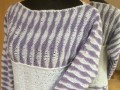 Háčkovaný fialový svetr