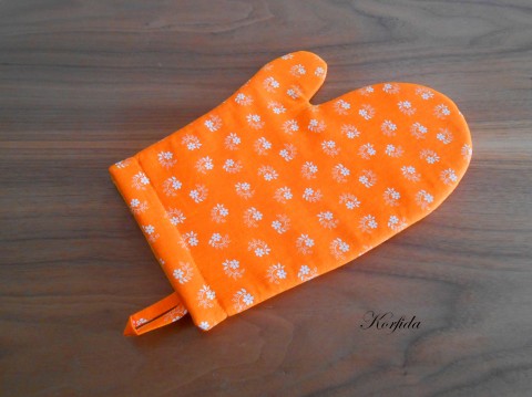 Chňapka bílé kvítí na oranžové oranžová kuchyně jarní bavlna bílá šitá podzimní chalupa chňapka kvítka unisex handmade kvítí chňapky ušita korfida 