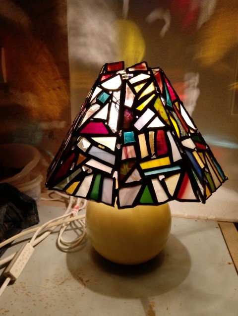 Lampička veselá, kreativní lampička tiffany originální doplněk do interieru 