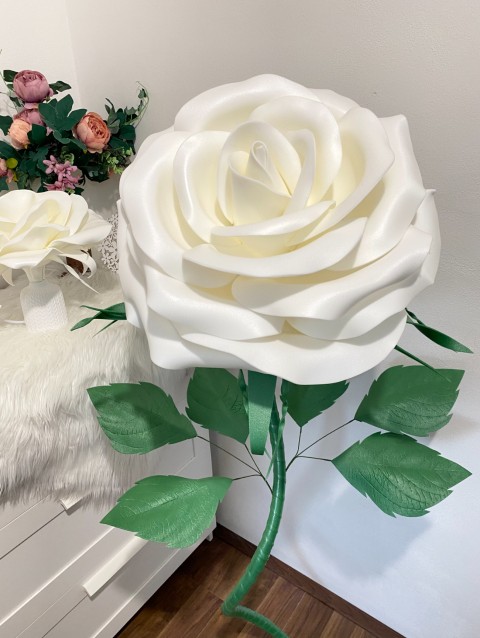 SVÍTÍCÍ RŮŽE-bílo zelená dekorace dárek květina lampa design valentýn světl svítící květina 