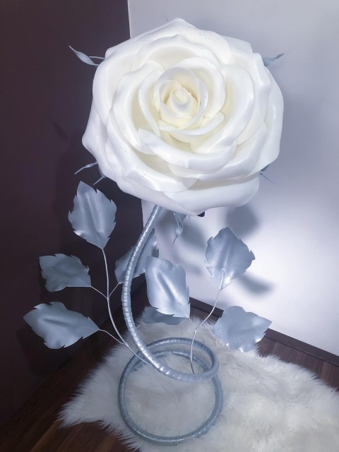 SVÍTÍCÍ RŮŽE-bílo stříbrná dekorace dárek květina lampa design valentýn světl svítící květina 