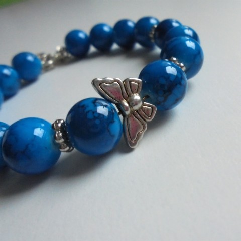 Modrý s motýlkem šperk náramek modrý doplněk elegantní motýlek ozdoba paměťový s motýlkem tyrkysově modrý 