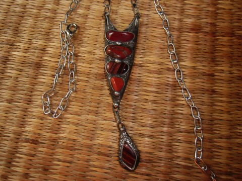 Náhrdelník s červenými kameny šperk náhrdelník červený cínovan 