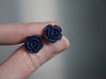 náušnice - růžičky v tmavě modré