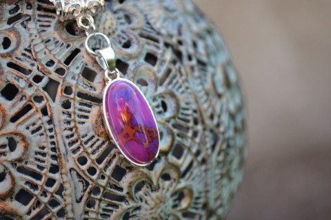 náhrdelník - v purpuře náhrdelník fialová batika ornament řetízek bižuterie medailonek fialková mramorovaná handmade purpurová batikovaná purpura znaky 