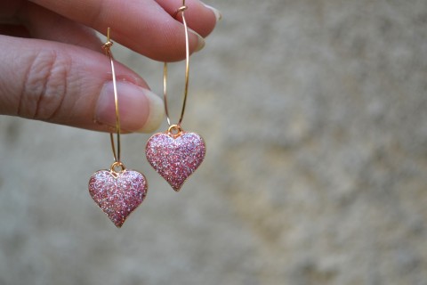 náušnice - světle růžová na kroužku srdce dárek náušnice zlatá růžová letní láska zamilované žena romantika kruhové valentýn vášnivá třpytivé barbie 