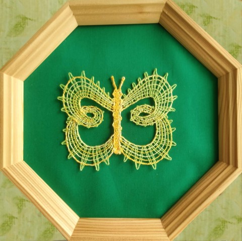 Žlutozelený motýlek dřevo zelená sklo motýl interiér žlutá obrázek paličkování ozdoba krajka výzdoba romantický ruční práce dětský pokoj obývací pokoj 