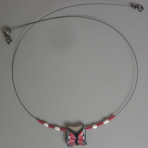Červený motýlek náhrdelník motýlek fimo polymerová hmota 