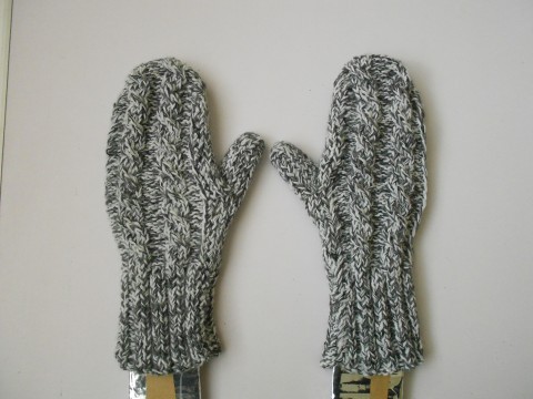 Ručně pletené palčáky s merinem bílá pletené černá akryl rukavice merino 