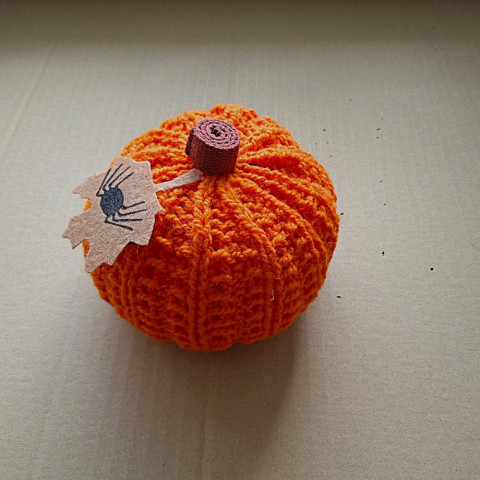 Pletená dýně velká oranžová podzim dýně halloween 
