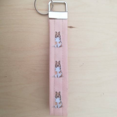 Látková klíčenka - kolie přívěsek pes pejsek psík klíčenka ozdoba kolie na kabelku na klíče na klíč na batoh na čip 