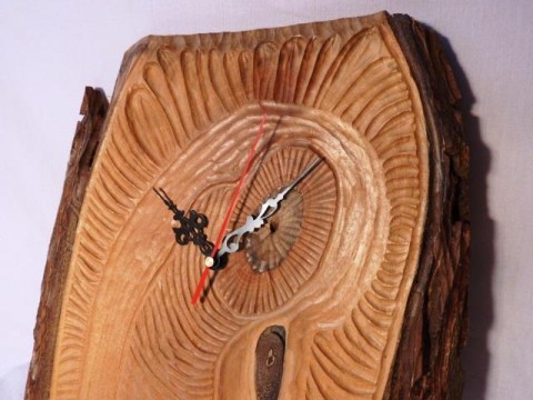 Ořechové abstraktní hodiny dřevo-přírodní-řezba-dárek-ořech 