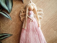 Macramé andělka - sv. růžová (M)