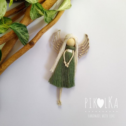 Lesní andělka blond (M) dřevo dekorace víla bílá pozornost andel den matek boho macrame darek hygge ochrance andelka malickost pro stesti leucalypt 
