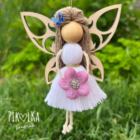 Víla (bílá brunet) dekorace vánoce zlatá motýl bílá vánoční ozdoba boho macrame darek fairy pro kamaradku pro stesti 